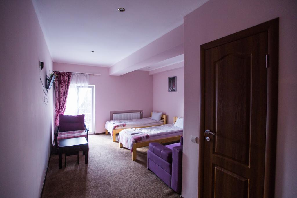 Avino Apart - Hostel Lviv Buitenkant foto