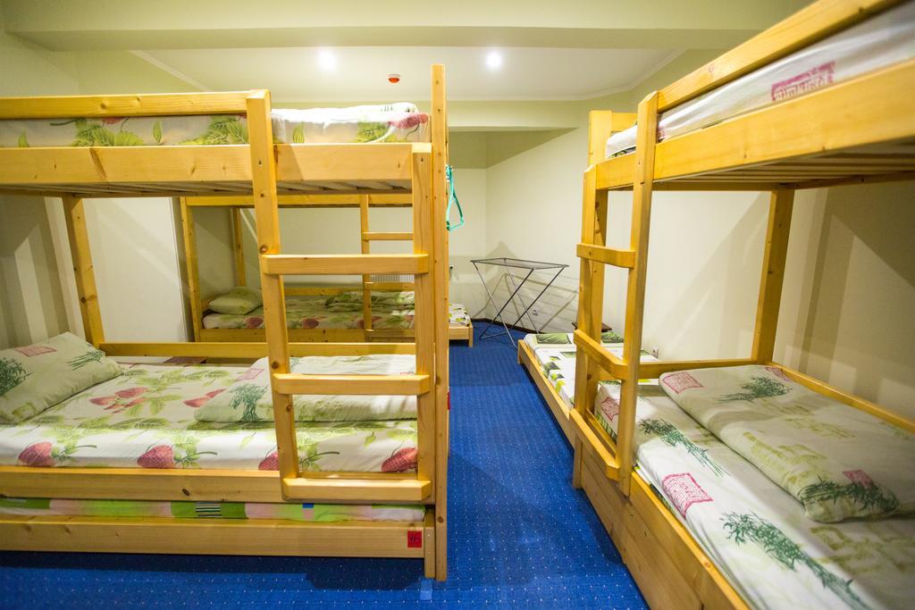 Avino Apart - Hostel Lviv Buitenkant foto