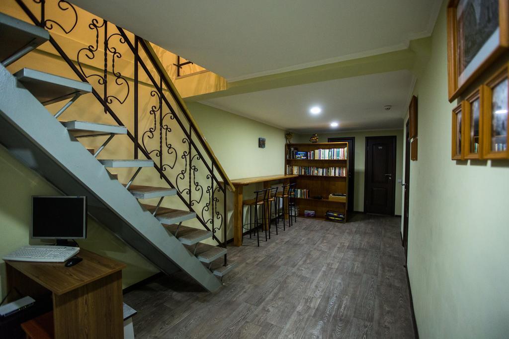 Avino Apart - Hostel Lviv Buitenkant foto